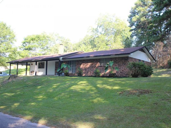 201 Anglewood Street, Nashville, AR 71852