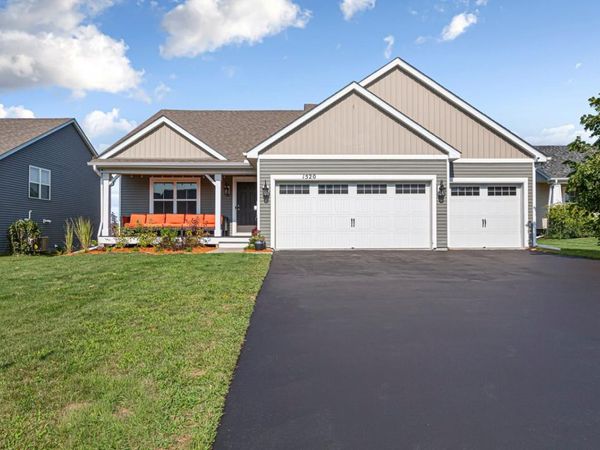 1520 Willow Circle, Shakopee, MN 55379