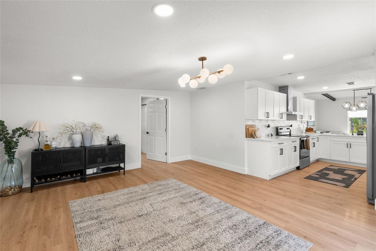 1134 Meadowlawn Drive N, Saint Petersburg, FL 33702 Photo