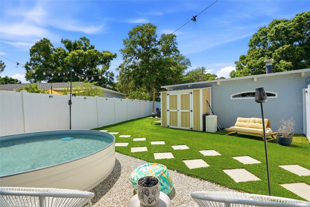 1134 Meadowlawn Drive N, Saint Petersburg, FL 33702 Photo
