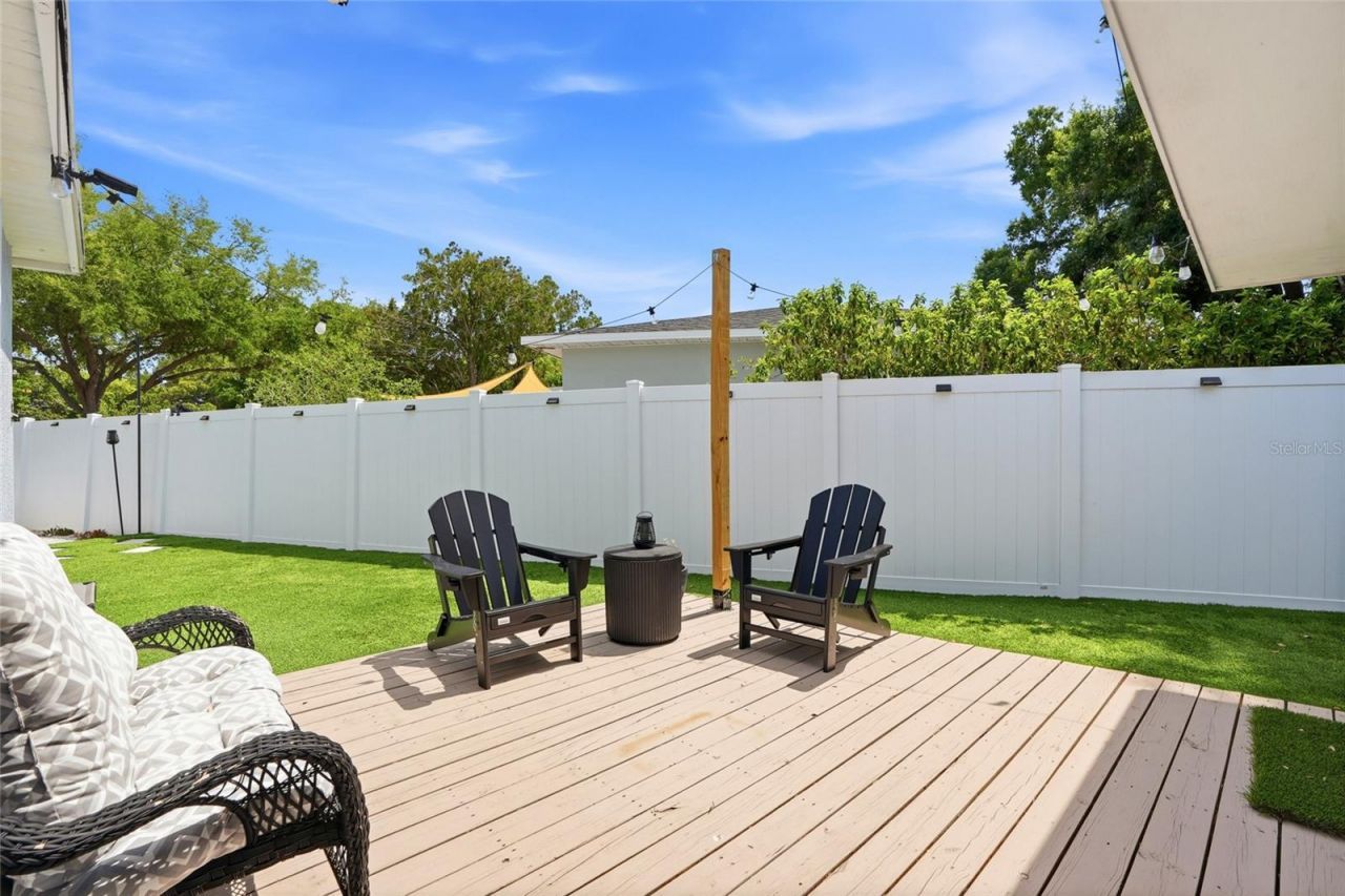 1134 Meadowlawn Drive N, Saint Petersburg, FL 33702 Photo