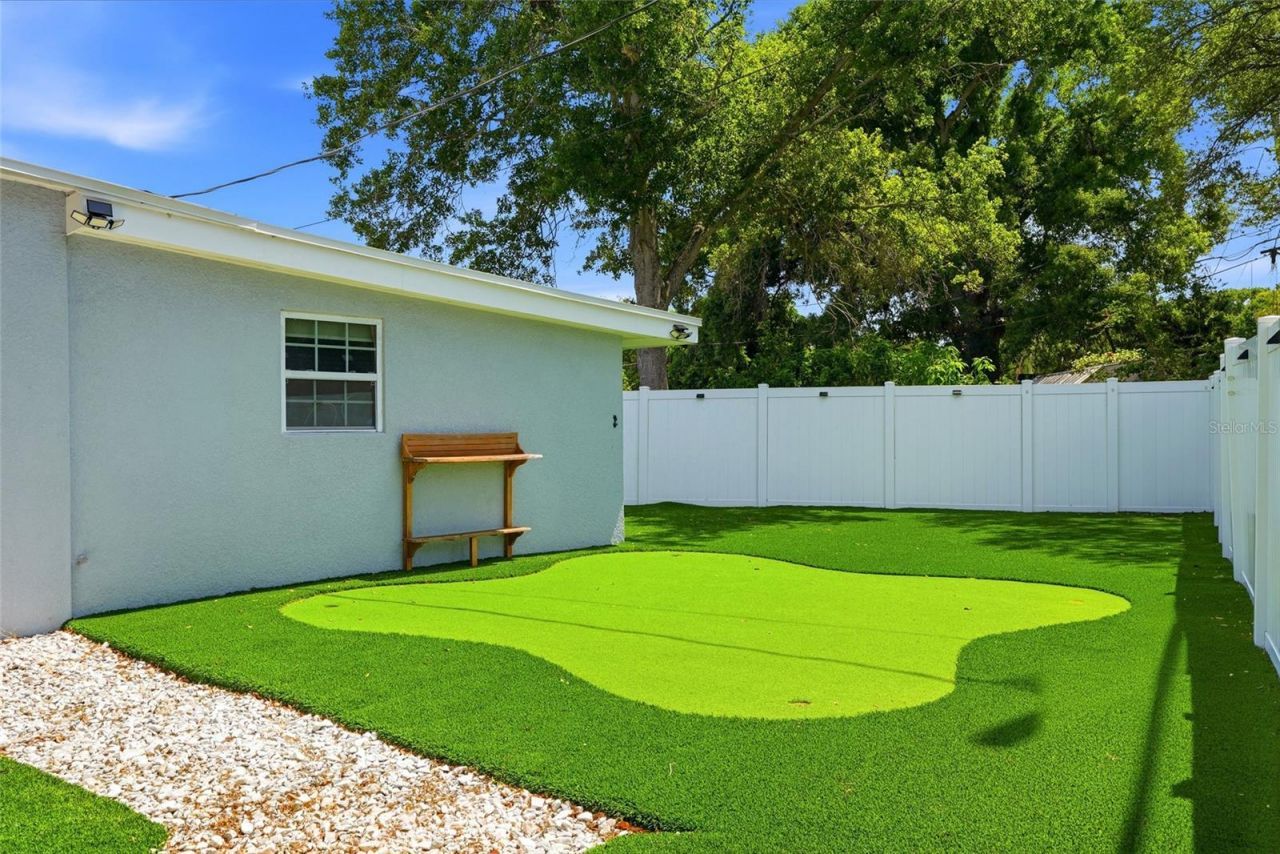 1134 Meadowlawn Drive N, Saint Petersburg, FL 33702 Photo