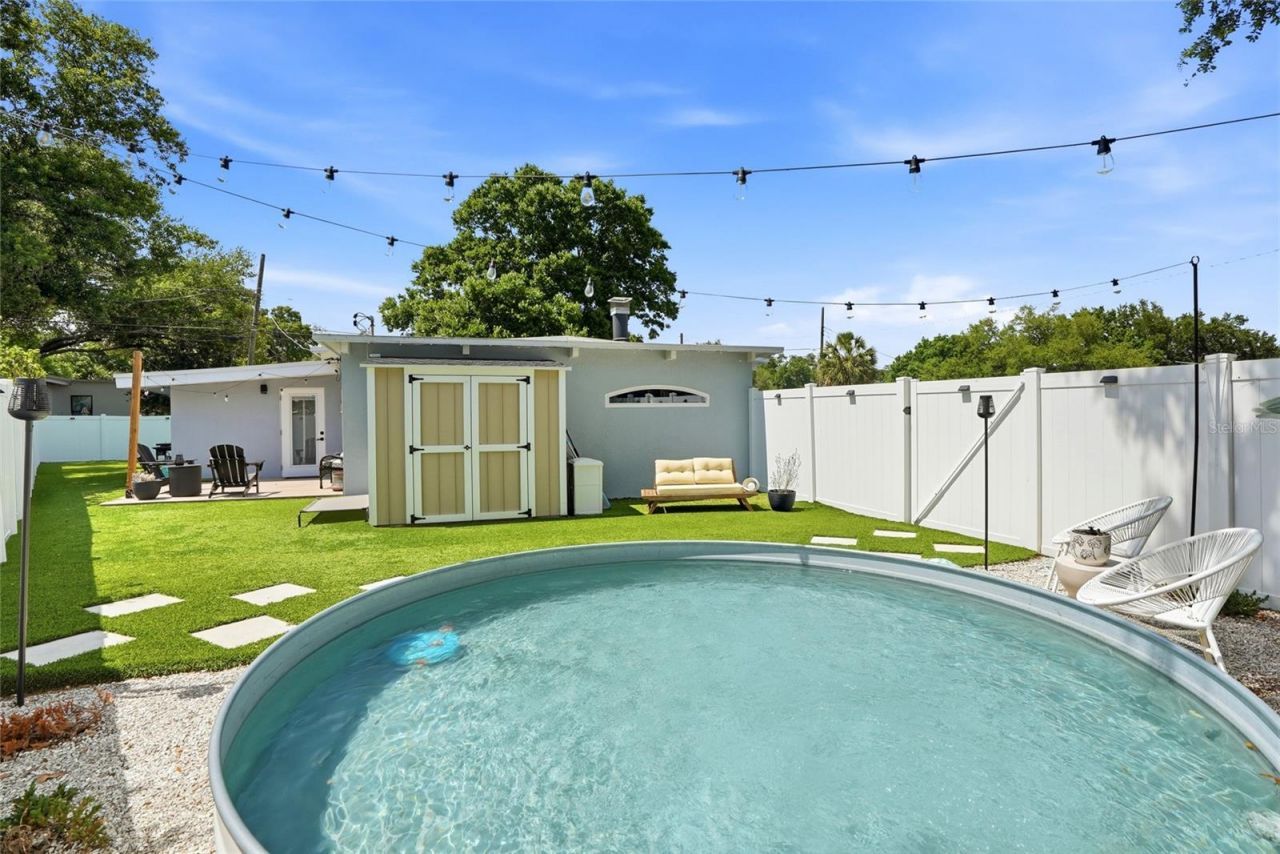 1134 Meadowlawn Drive N, Saint Petersburg, FL 33702 Photo