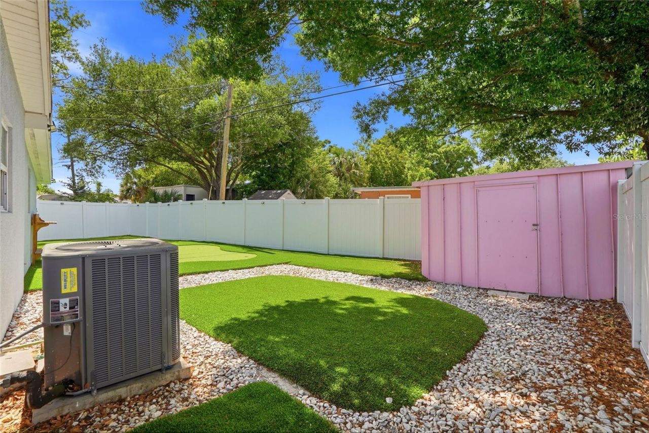 1134 Meadowlawn Drive N, Saint Petersburg, FL 33702 Photo