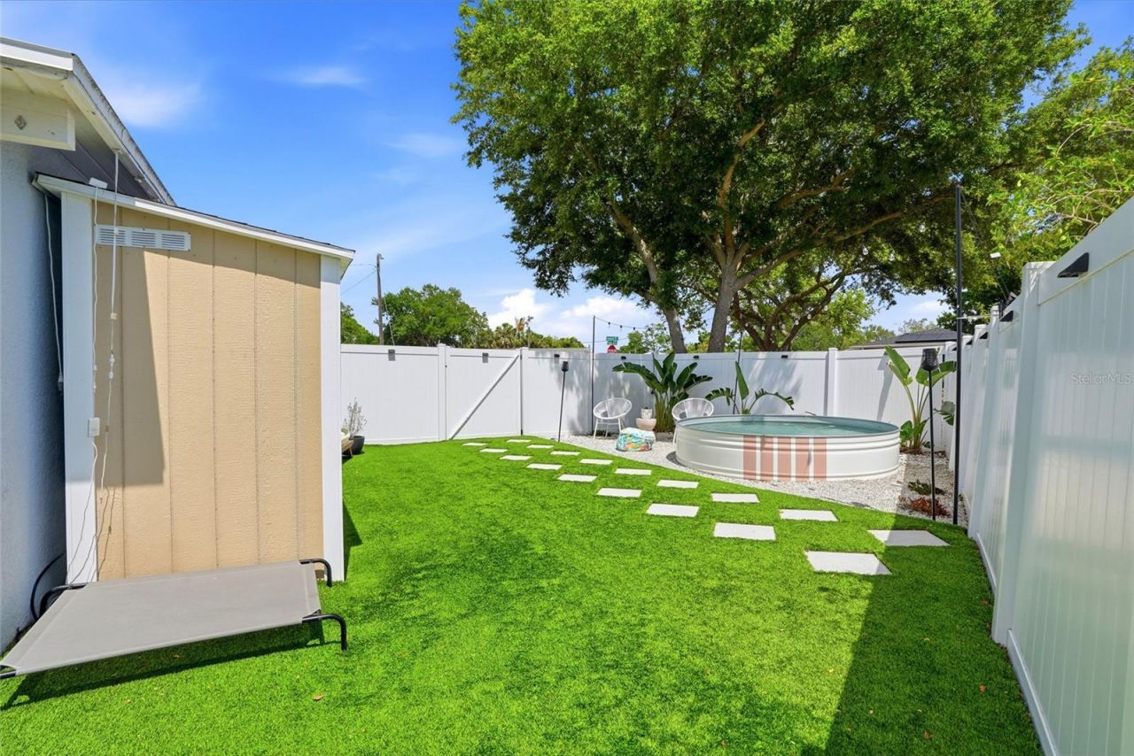 1134 Meadowlawn Drive N, Saint Petersburg, FL 33702 Photo