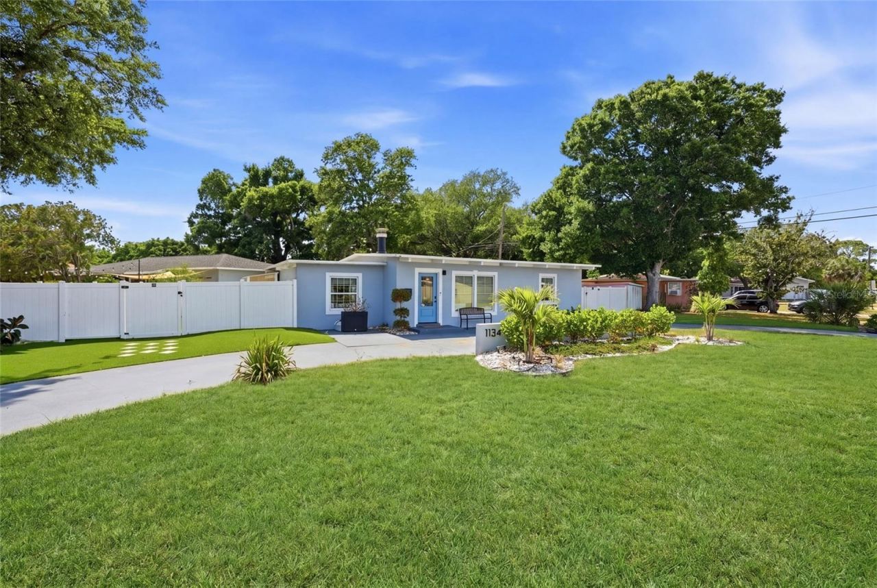 1134 Meadowlawn Drive N, Saint Petersburg, FL 33702 Photo