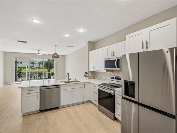 1104 Oxford LN , Unit 44, NAPLES, FL 34105