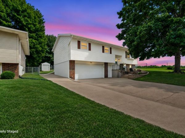 313 Lynne Drive, Nevada, IA 50201