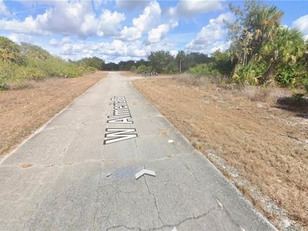 822 Berkshire DR N, LABELLE, FL 33935