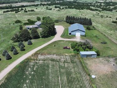 701 W 18 Road, Phillips, NE 68865