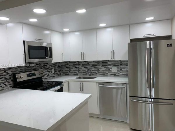 8290 Lake Dr , Unit 209, Doral, FL 33166