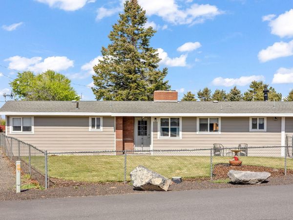1034 NW Golf Course Drive, Madras, OR 97741