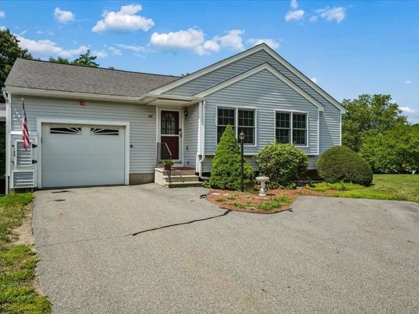 25 Rainbow Drive, Londonderry, NH 03053