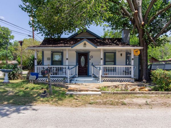 301 Holly Ave, Luling, TX 78648