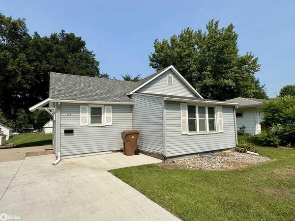 114 S West Street, Carroll, IA 51401
