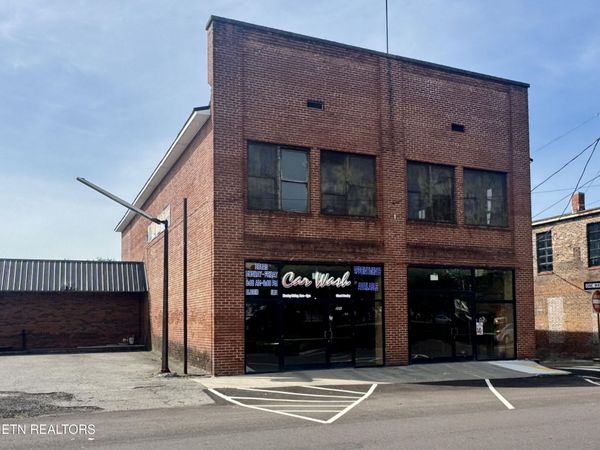 221 E Washington Ave, Athens, TN 37303