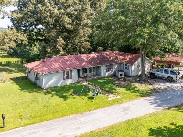 275 GARAGE Rd, Hamilton, AL 35570