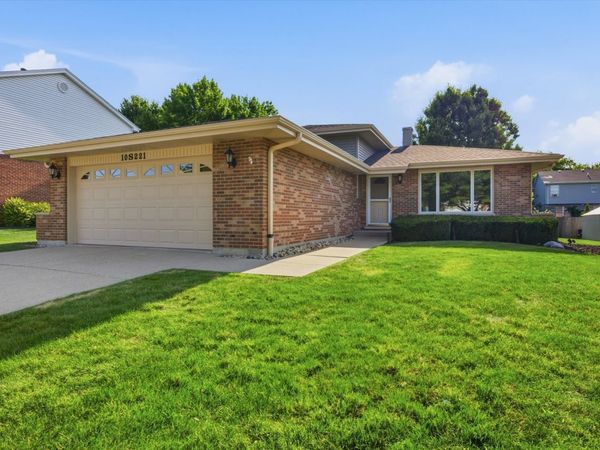 10S221 Suffield Drive , Downers Grove, IL 60516