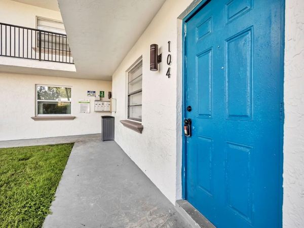 1015 NE 17TH Avenue, Unit 104, Fort Lauderdale, FL 33304