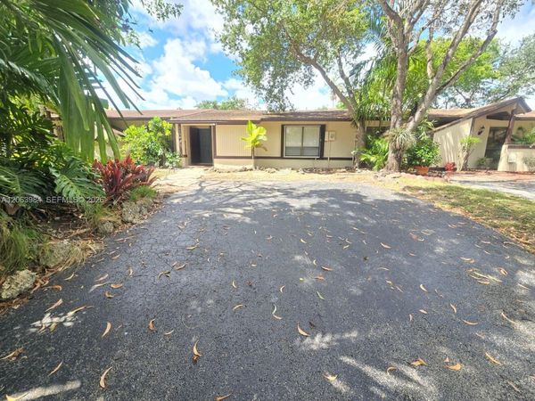 11588 SW 112th Ave , Miami, FL 33176