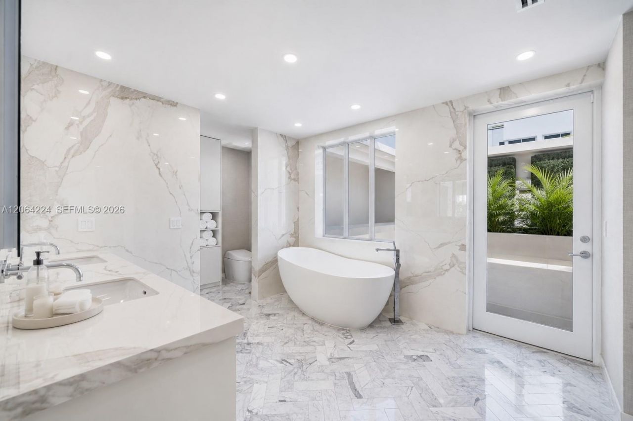6203 Laguna Path N , Miami Beach, FL 33141 Photo