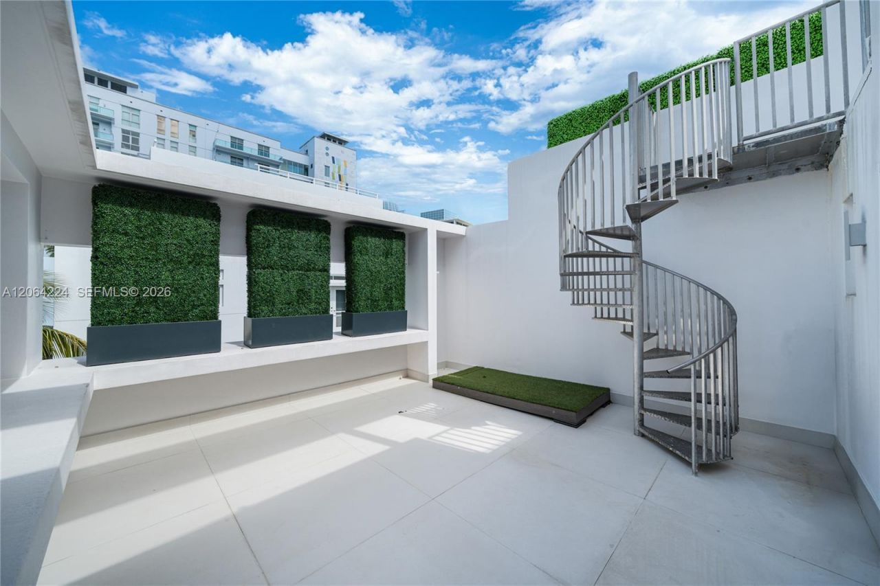 6203 Laguna Path N , Miami Beach, FL 33141 Photo