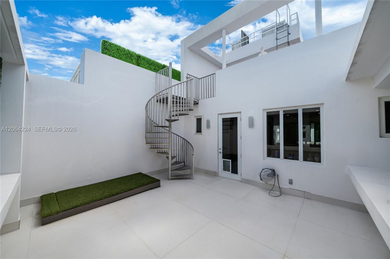 6203 Laguna Path N , Miami Beach, FL 33141 Photo