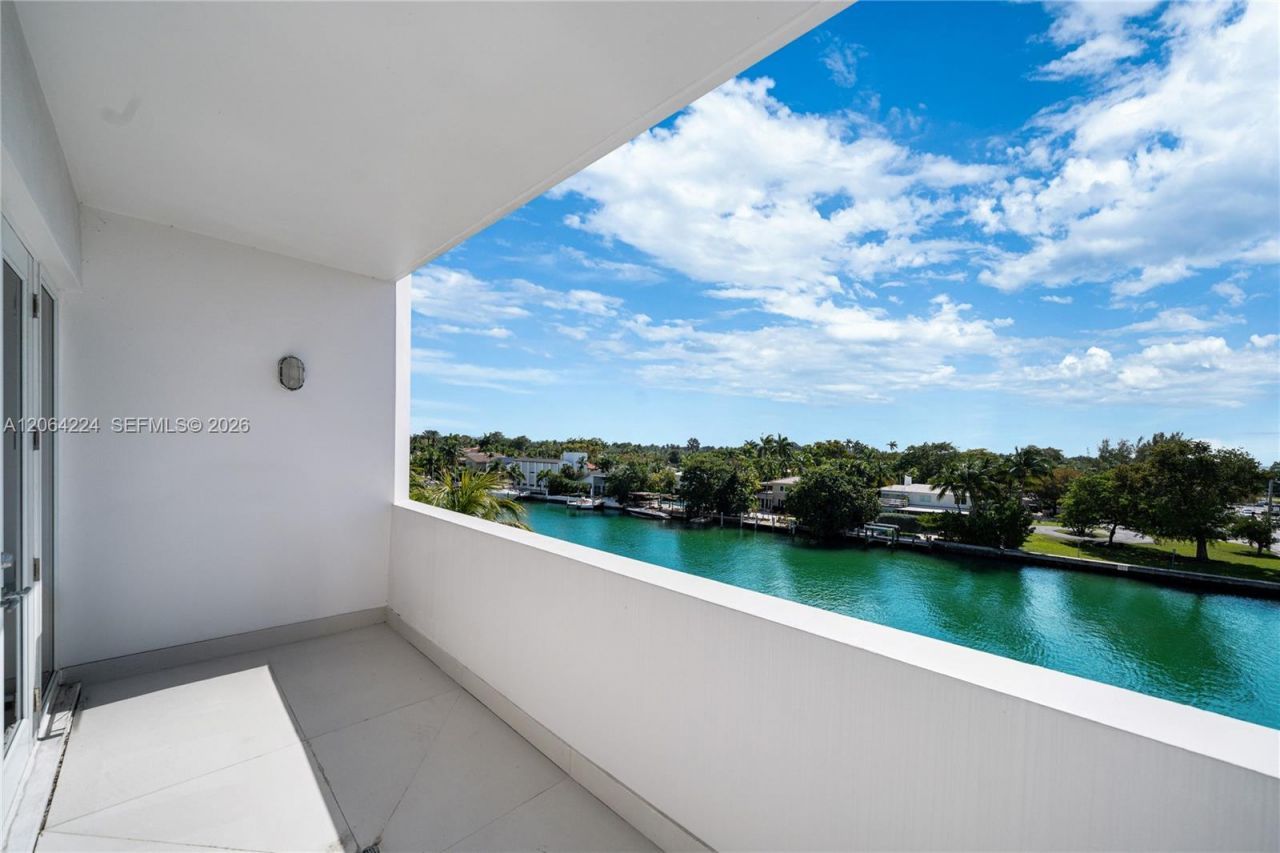 6203 Laguna Path N , Miami Beach, FL 33141 Photo
