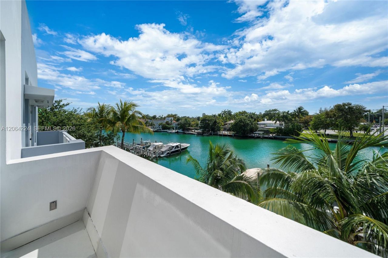 6203 Laguna Path N , Miami Beach, FL 33141 Photo