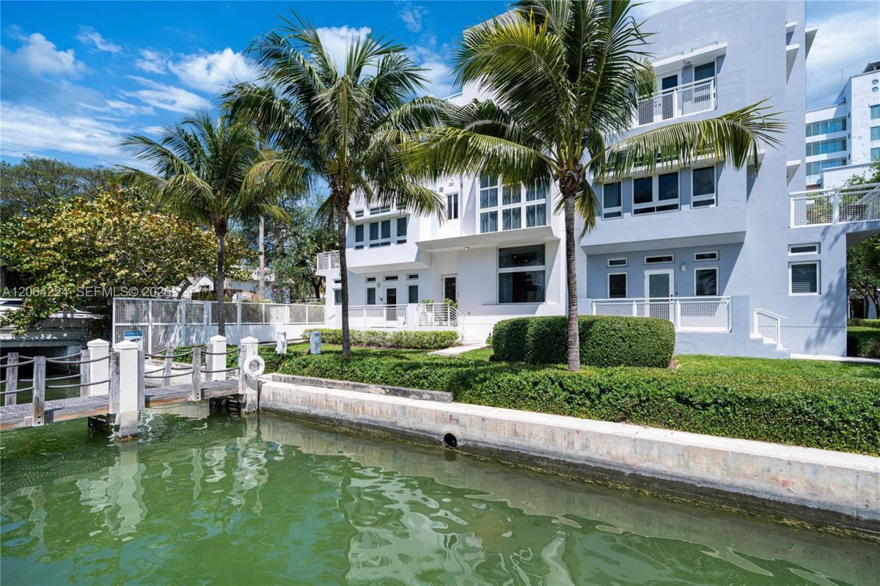 6203 Laguna Path N , Miami Beach, FL 33141 Photo