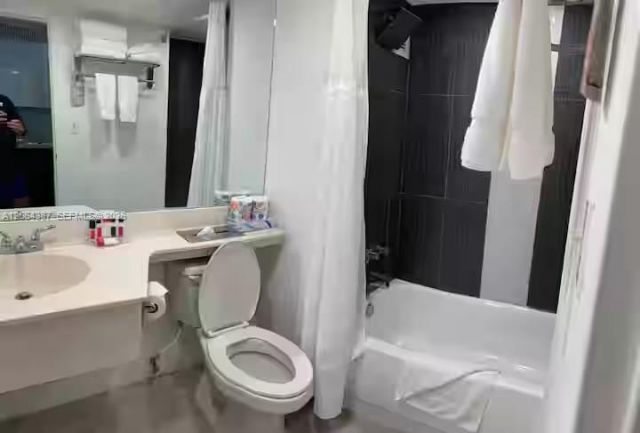 19201 Collins Ave , Unit 540, Sunny Isles Beach, FL 33160 Photo