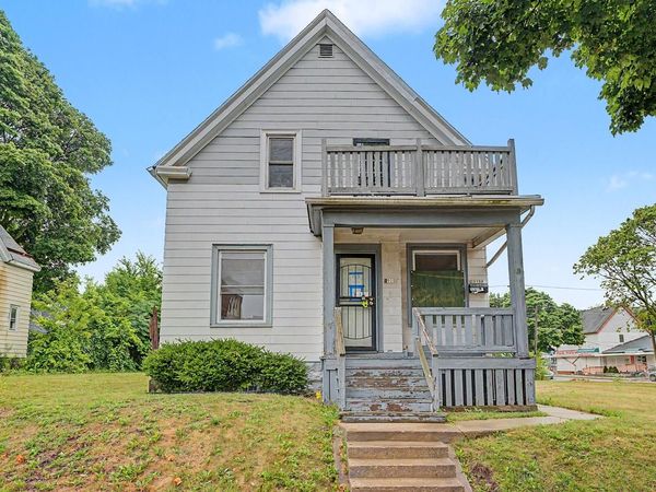 2910 N 17th STREET, Milwaukee, WI 53206