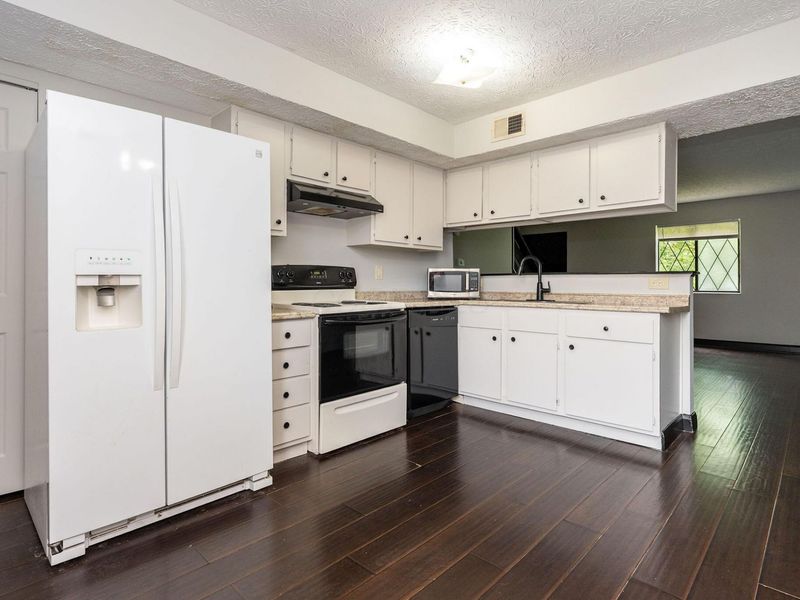 3248 Summertime Court, Unit 19, Columbus, OH 43221 Photo 11