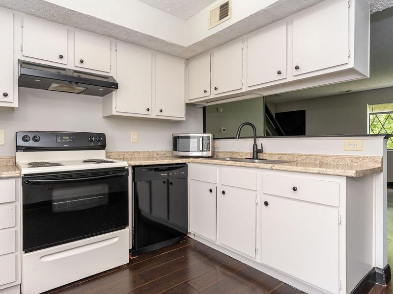 3248 Summertime Court, Unit 19, Columbus, OH 43221 Photo 12