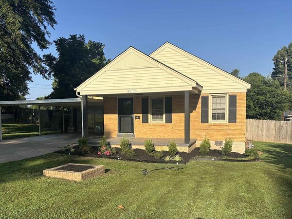 1918 Hillcrest Dr , Paragould, AR 72450