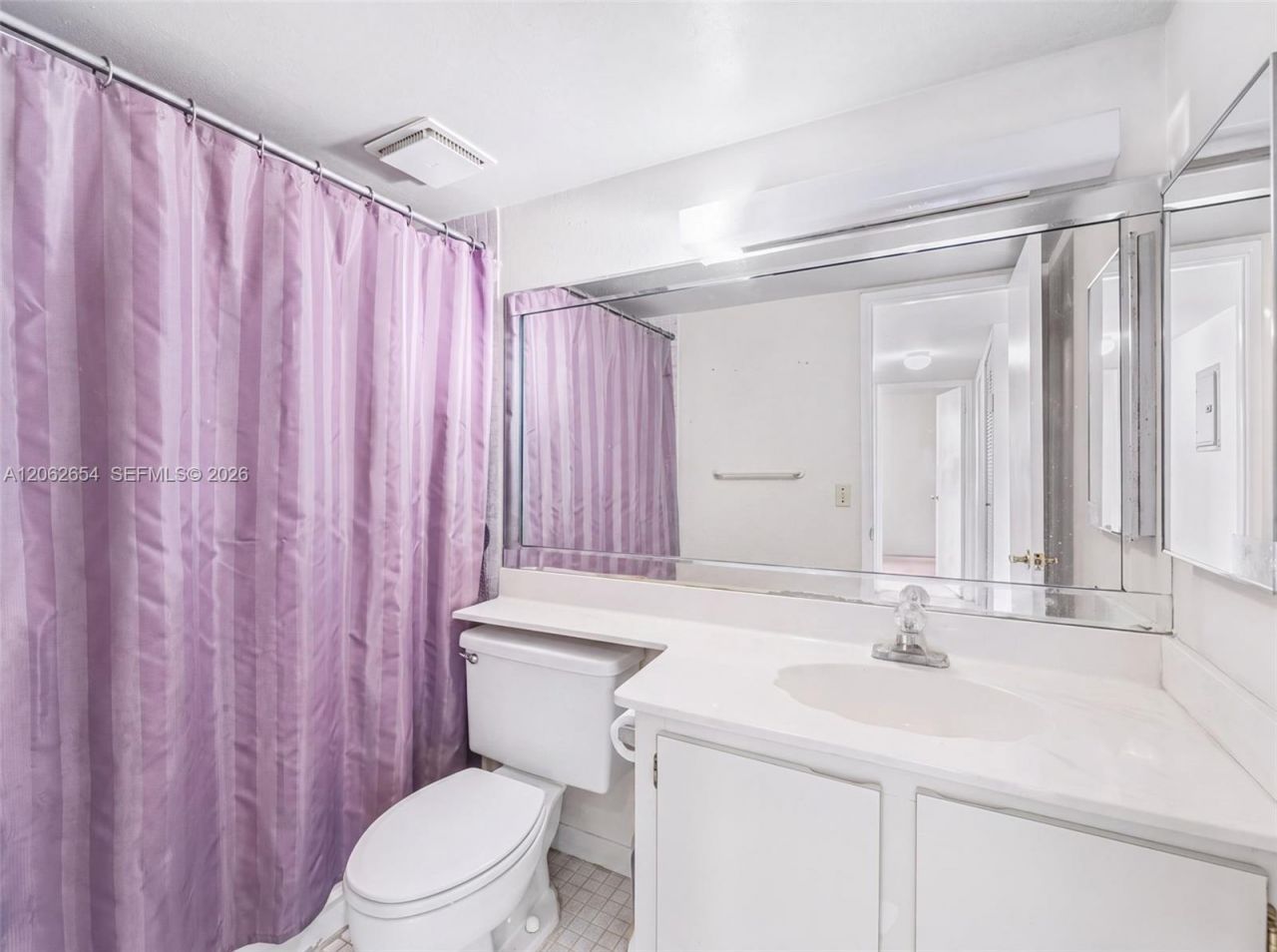 291 W Park Dr, Unit 9-201, Miami, FL 33172 Photo