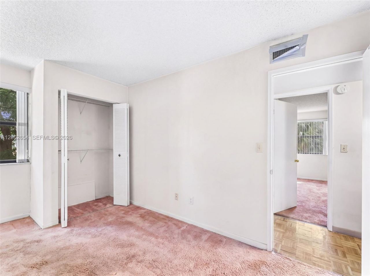 291 W Park Dr, Unit 9-201, Miami, FL 33172 Photo