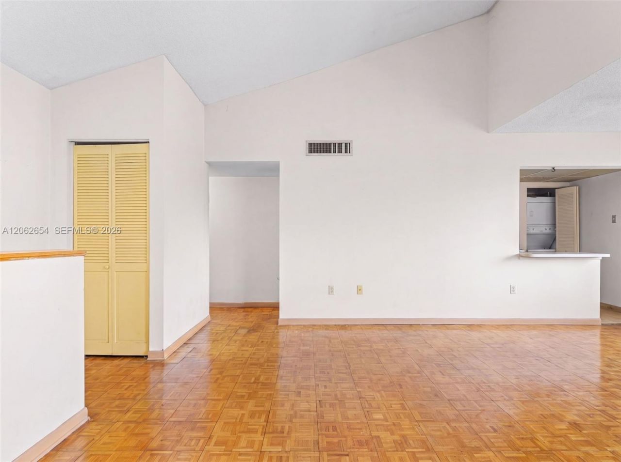 291 W Park Dr, Unit 9-201, Miami, FL 33172 Photo