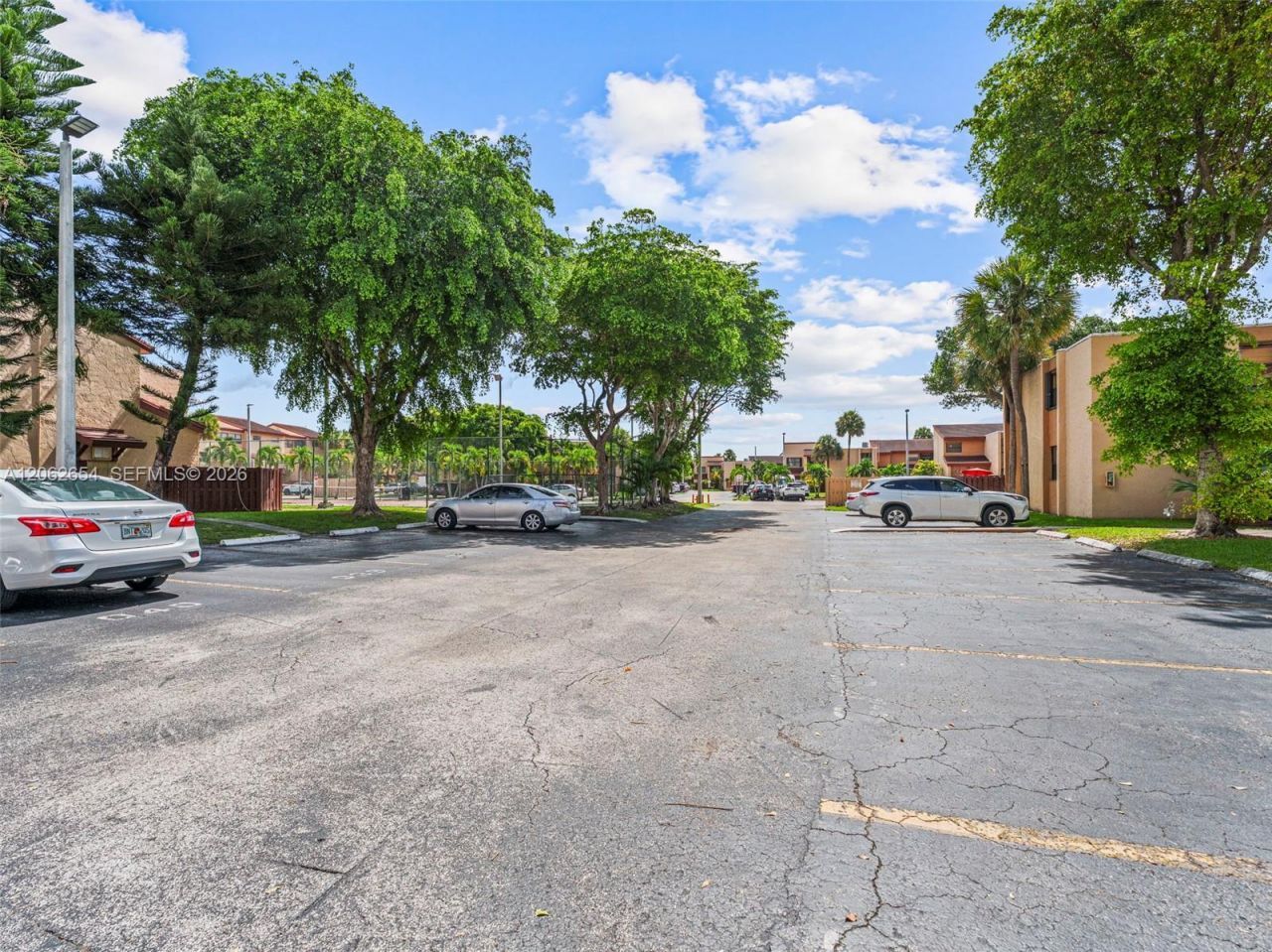 291 W Park Dr, Unit 9-201, Miami, FL 33172 Photo