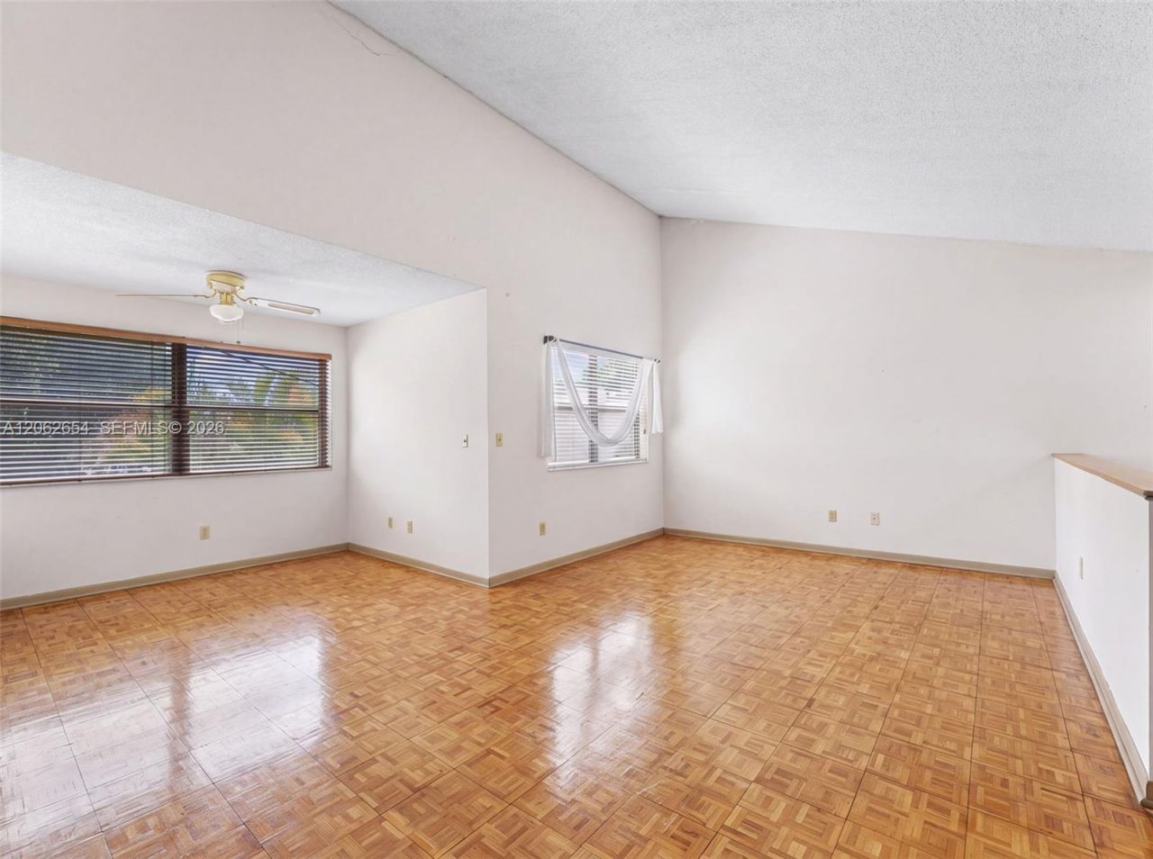291 W Park Dr, Unit 9-201, Miami, FL 33172 Photo