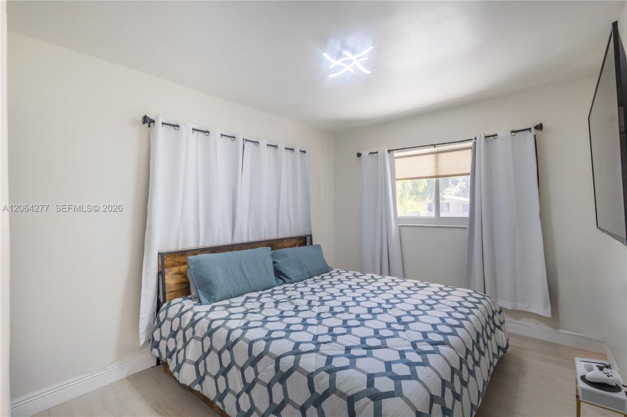 6881 Freedom St, Hollywood, FL 33024 Photo