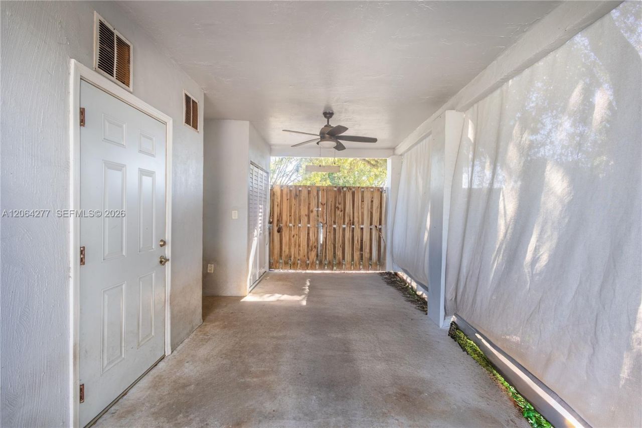 6881 Freedom St, Hollywood, FL 33024 Photo