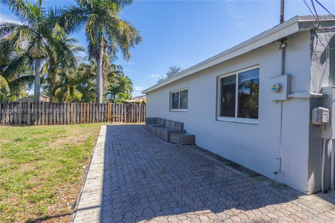 6881 Freedom St, Hollywood, FL 33024 Photo