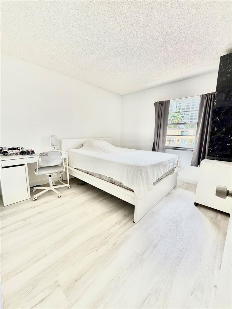 2203 NE 7th St , Unit 14, Hallandale Beach, FL 33009 Photo