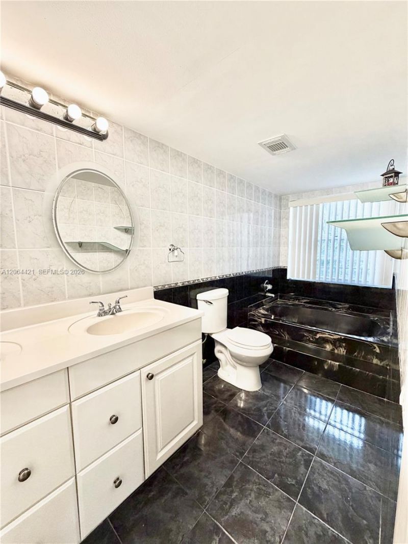 2203 NE 7th St , Unit 14, Hallandale Beach, FL 33009 Photo