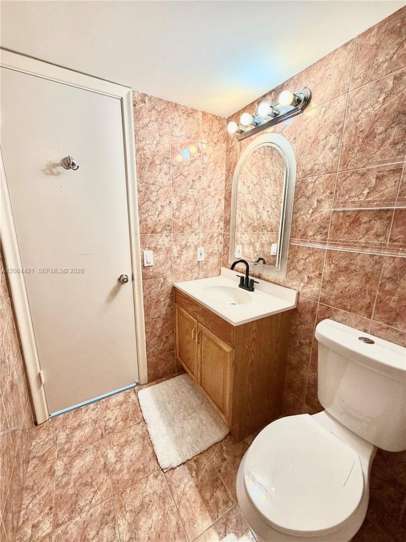 2203 NE 7th St , Unit 14, Hallandale Beach, FL 33009 Photo