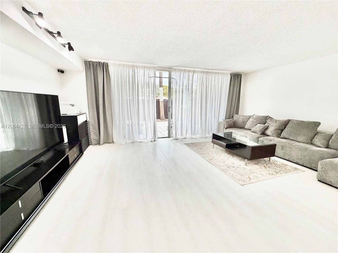 2203 NE 7th St , Unit 14, Hallandale Beach, FL 33009 Photo