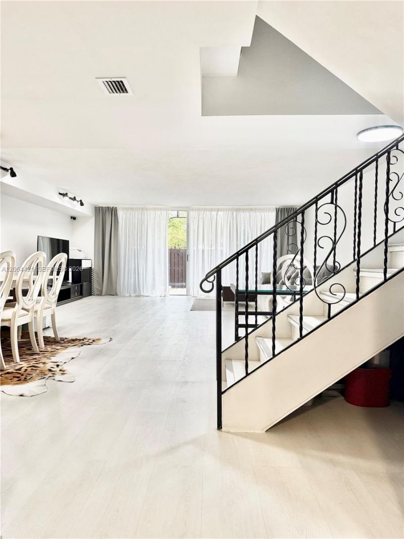 2203 NE 7th St , Unit 14, Hallandale Beach, FL 33009 Photo