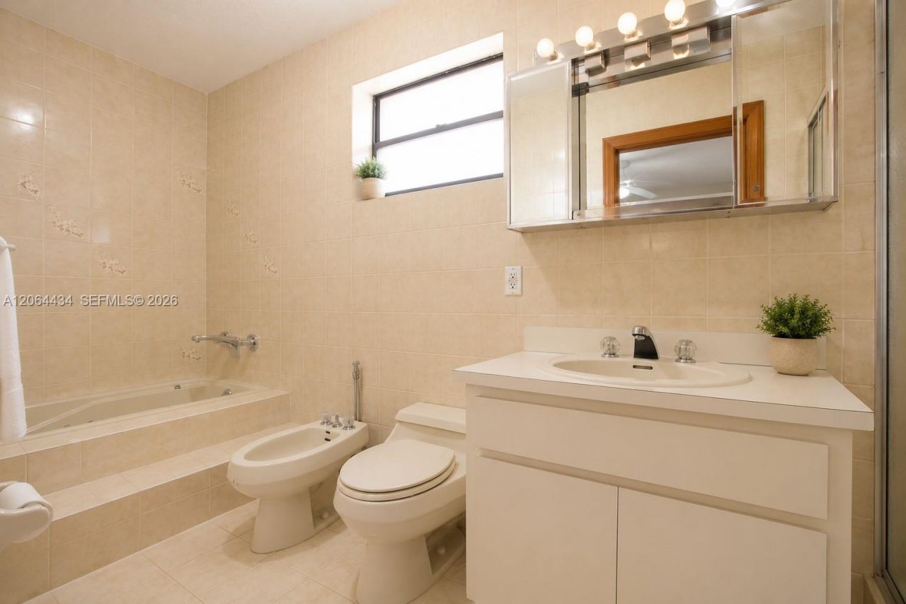 5170 NW 2nd St, Miami, FL 33126 Photo