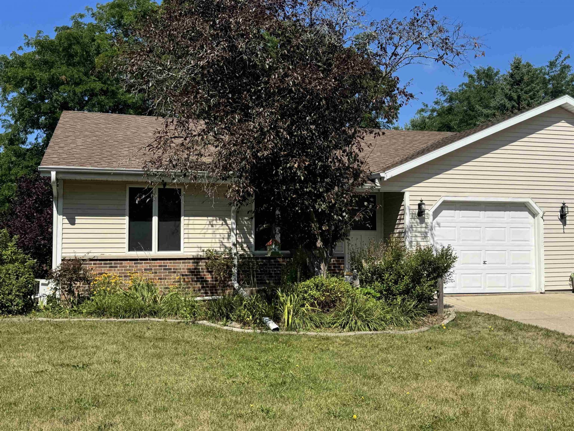 965 N Wuthering Hills Drive, Janesville, WI 53546 Main Photo